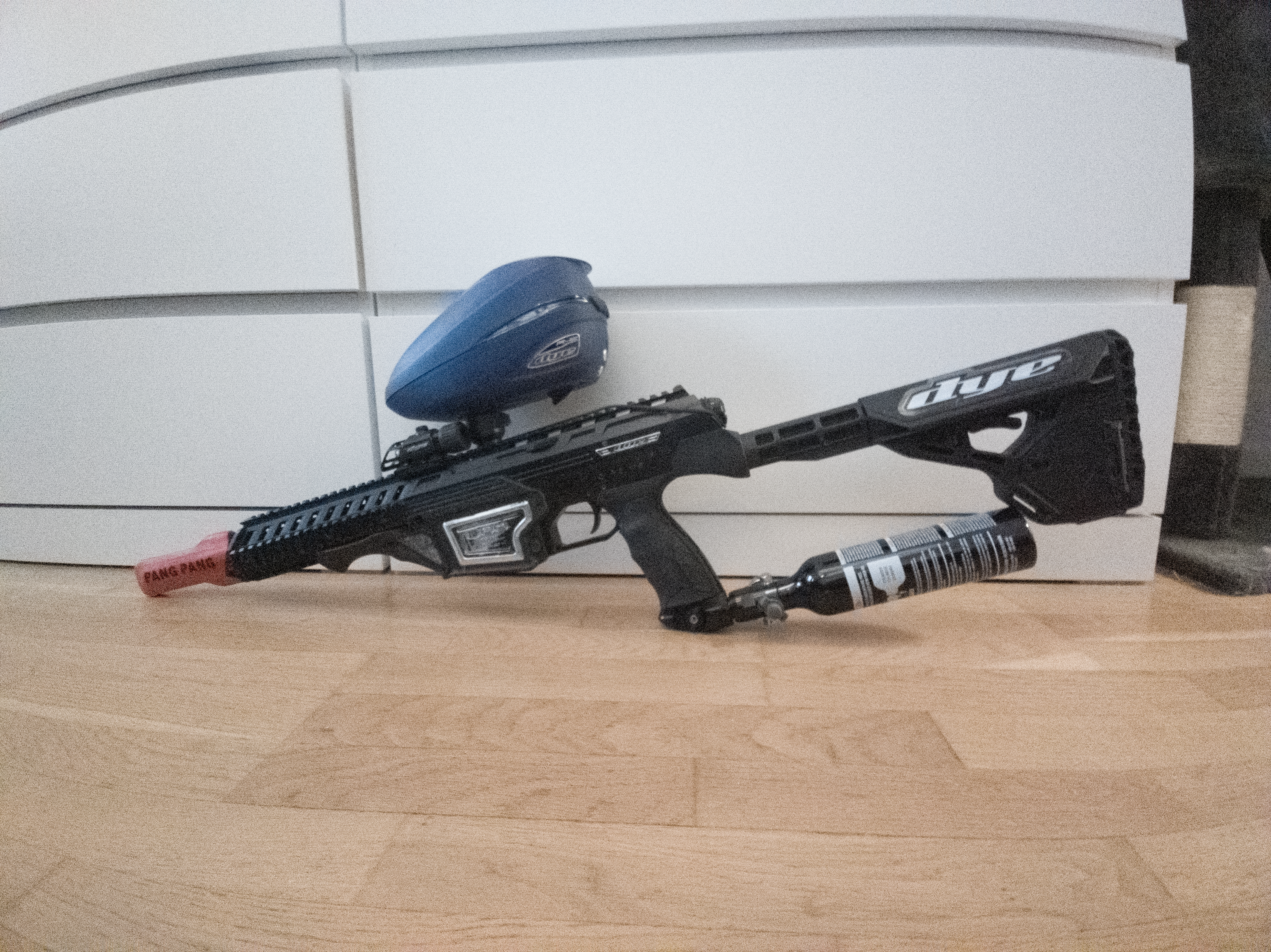 Dye dam med rotor mag